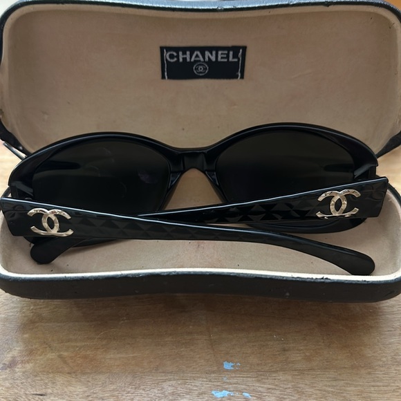 Chanel woman’s sunglasses - Picture 2 of 4